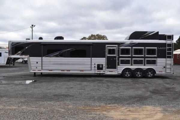 2021 Lakota Bighorn 8418GLQUG 4 Horse Trailer with 18' Short Wall - Image 30