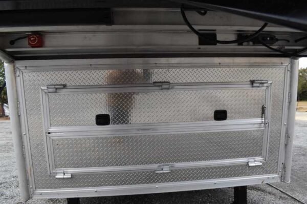 2021 Lakota Bighorn 8418GLQUG 4 Horse Trailer with 18' Short Wall - Image 2
