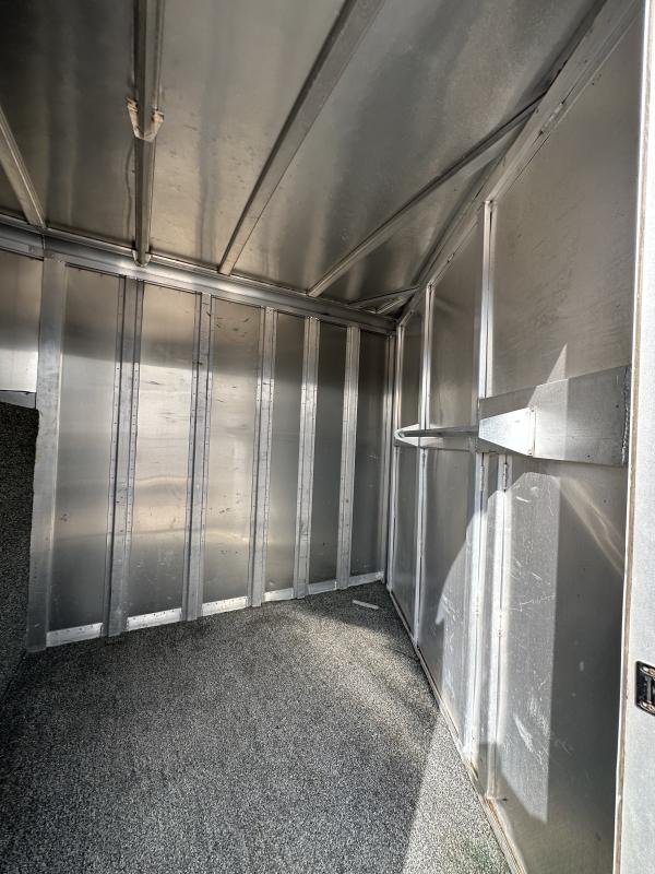 2000 Featherlite 3H GN with Dressing Room Horse Trailer - Image 11