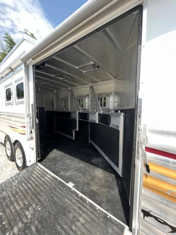 2005 Bloomer 4h Lq/Side Reverse Load/Full Rear Tack - Image 61