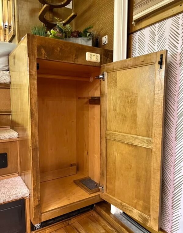 2005 Bloomer 4h Lq/Side Reverse Load/Full Rear Tack - Image 25