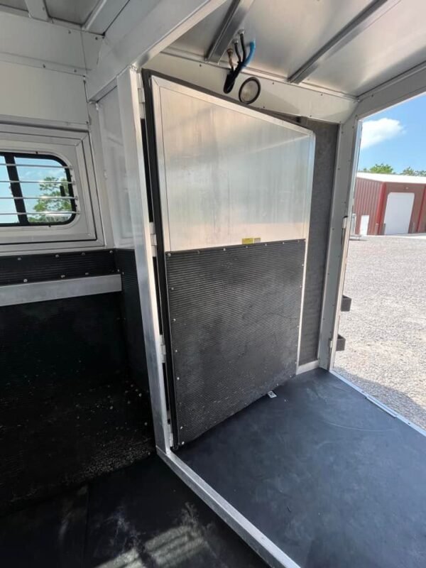2005 Bloomer 4h Lq/Side Reverse Load/Full Rear Tack - Image 74