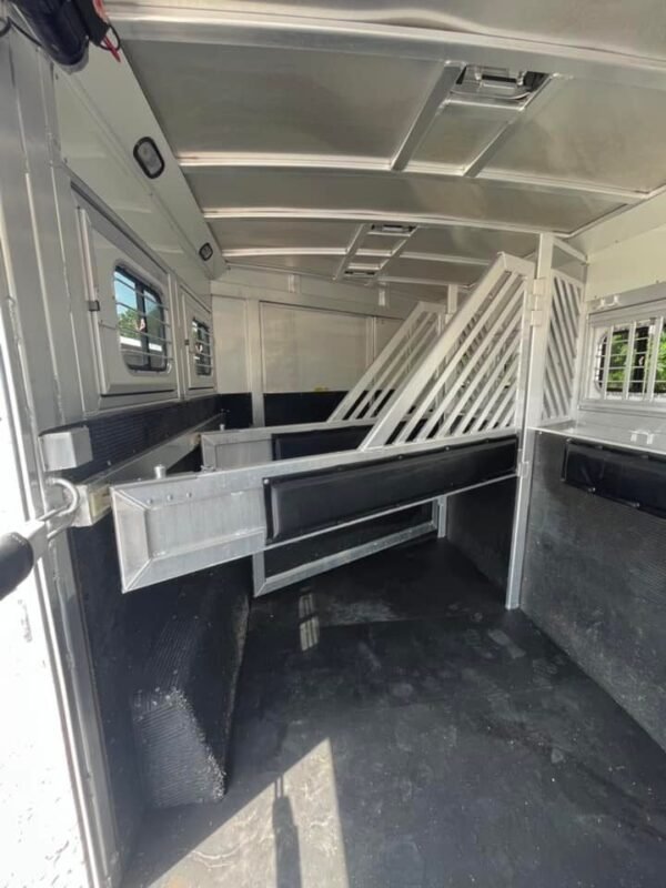 2005 Bloomer 4h Lq/Side Reverse Load/Full Rear Tack - Image 56