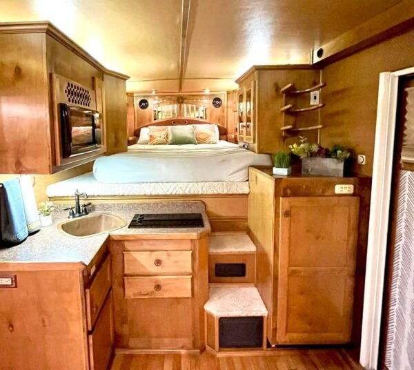 2005 Bloomer 4h Lq/Side Reverse Load/Full Rear Tack - Image 26