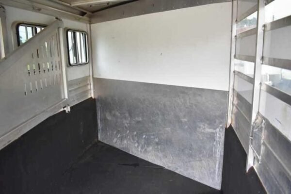 2012 CM 3HBP 3 Horse Trailer - Image 7