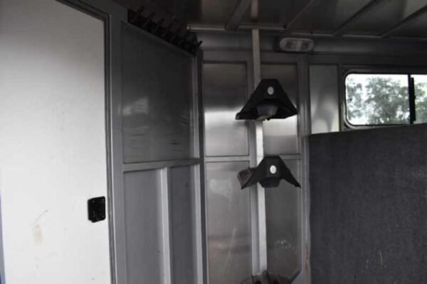 2018 Adam 7304GN 3 Horse Trailer - Image 6