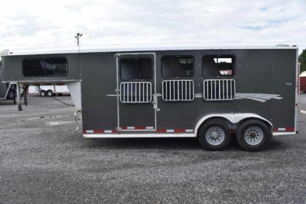 2018 Adam 7304GN 3 Horse Trailer - Image 16