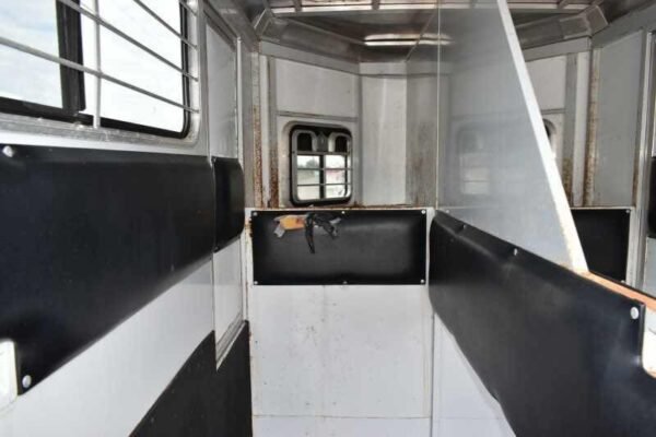 2001 CM Odyssey 2 Horse Trailer - Image 18