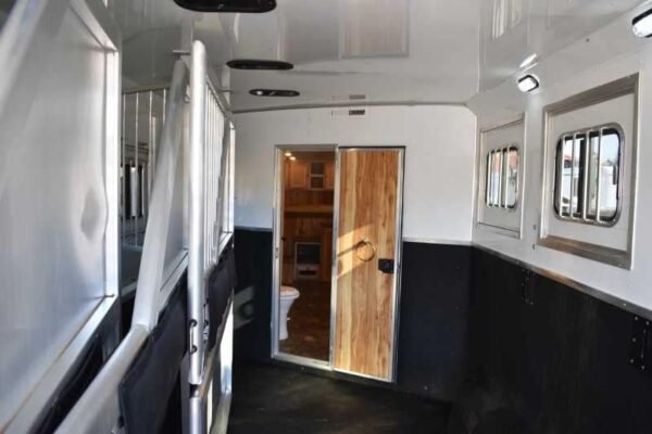 2015 Lakota 8411GLQ 4 Horse Trailer with 11' Short Wall - Image 26