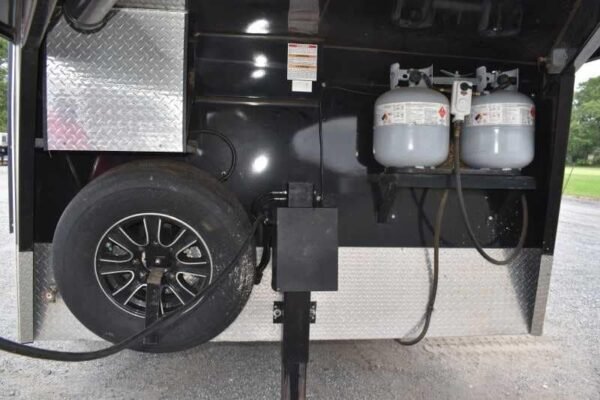 2015 Bison Ranger 3LQ Horse Trailer with 10' Short Wall - Image 4