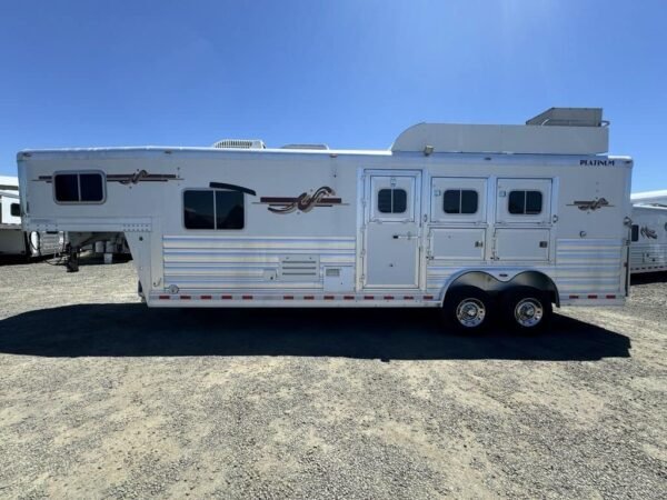 2007 Platinum Coach 8310 LQ 3 Horse - Image 2