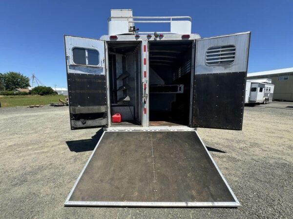 2007 Platinum Coach 8310 LQ 3 Horse - Image 10