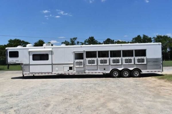 2005 Sundowner Sunlite  6LQ Horse Trailer with 11' Short Wall 725 Grand Sierra 8612GLQ MidTack - Image 3