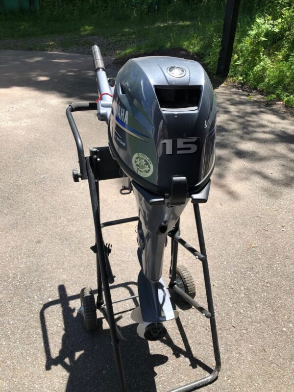 2010 Yamaha 15 HP 2 Cylinder 4 Stroke 15" Tiller Outboard Motor